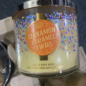Bath & Body Works Cream Candle Festive Design